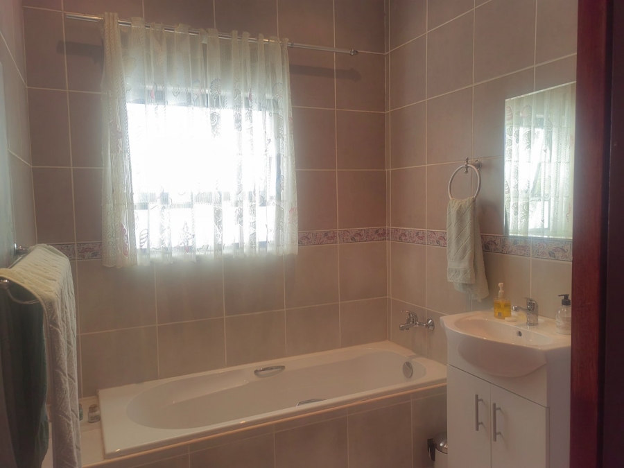 4 Bedroom Property for Sale in Rhodesdene Northern Cape